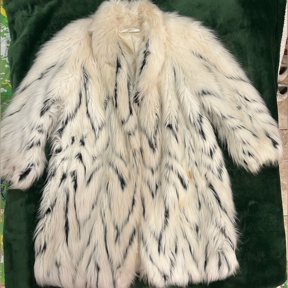 Elegant Faux Fur Teddy Jacket - White and Black - Picture 1 of 11